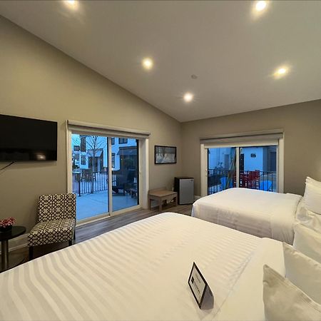 Colonial Hotel & Suites Grand Bend Bagian luar foto