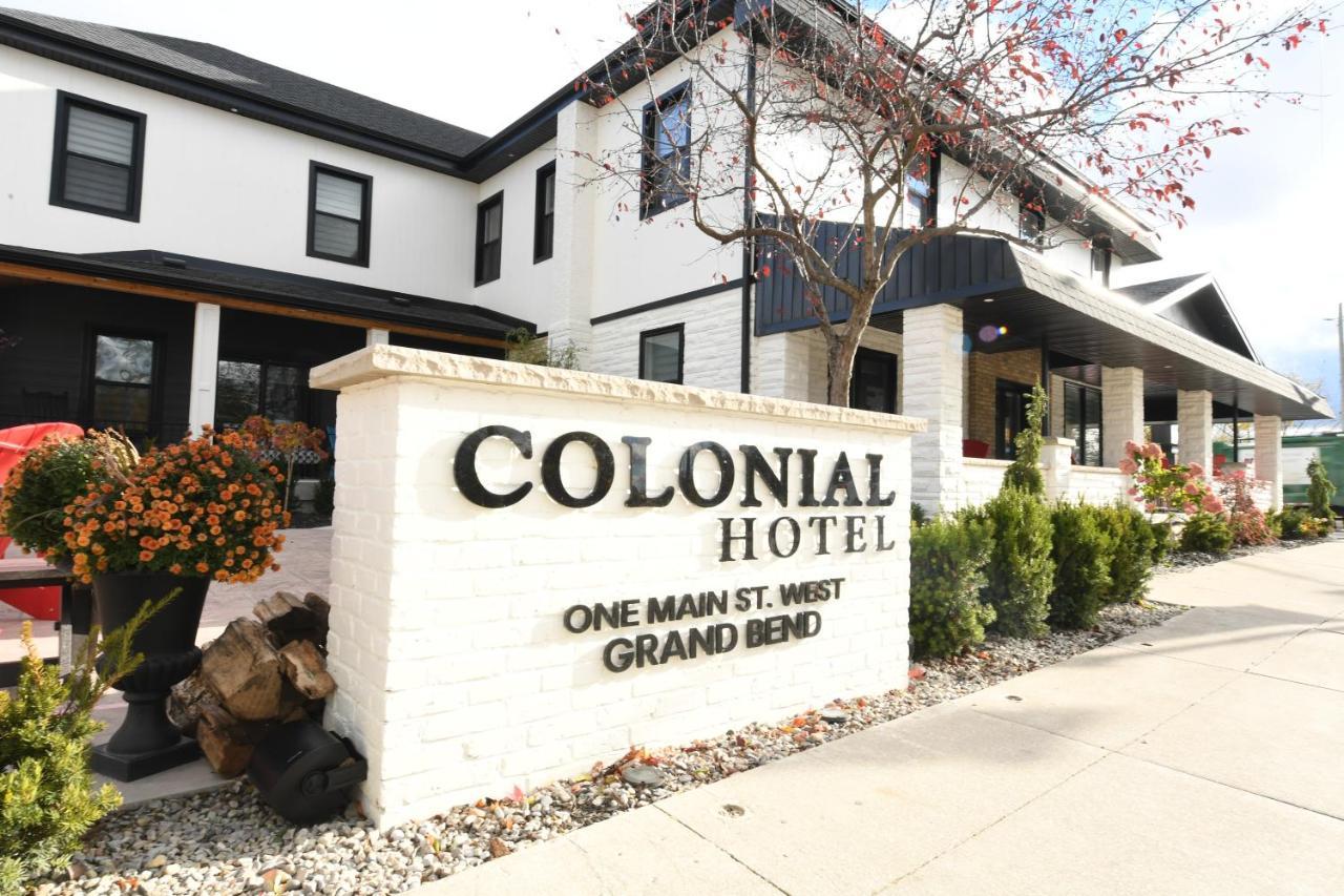 Colonial Hotel & Suites Grand Bend Bagian luar foto