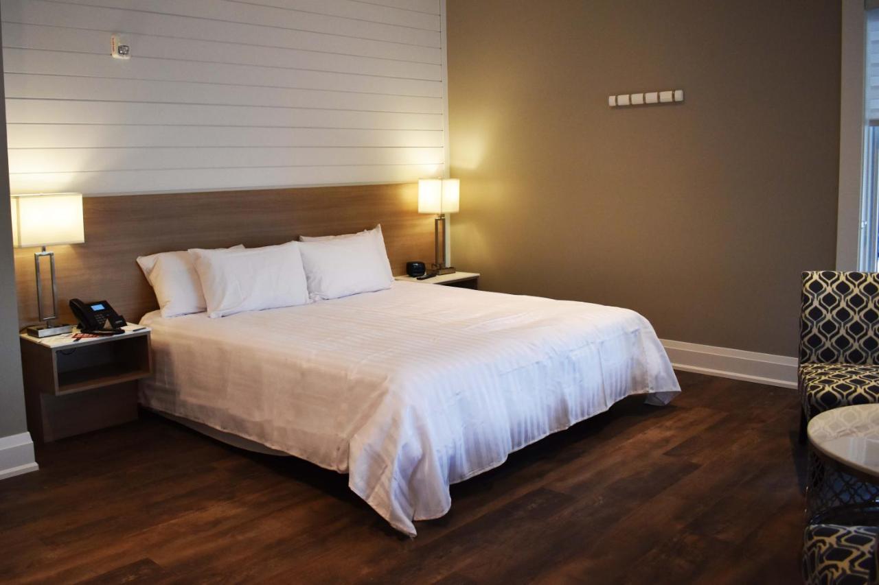 Colonial Hotel & Suites Grand Bend Bagian luar foto