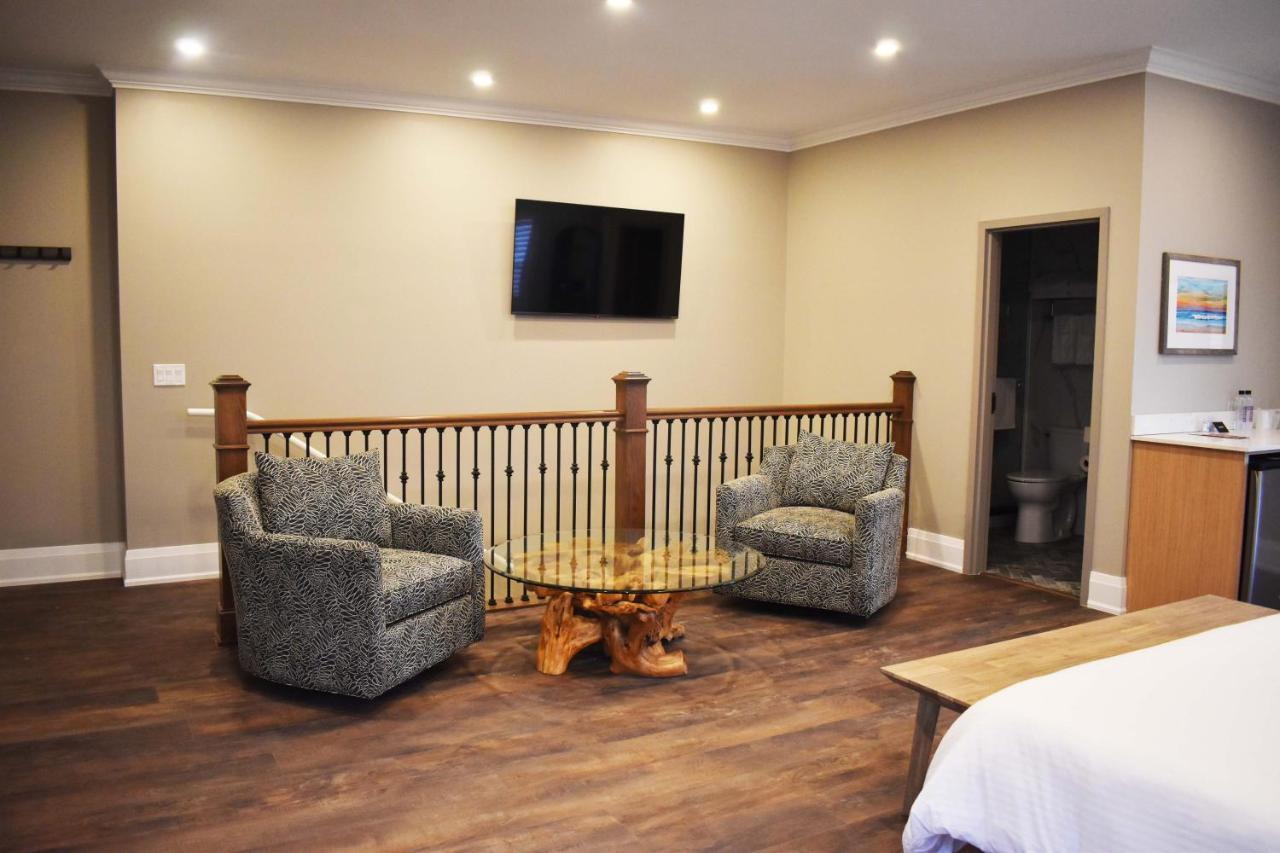 Colonial Hotel & Suites Grand Bend Bagian luar foto