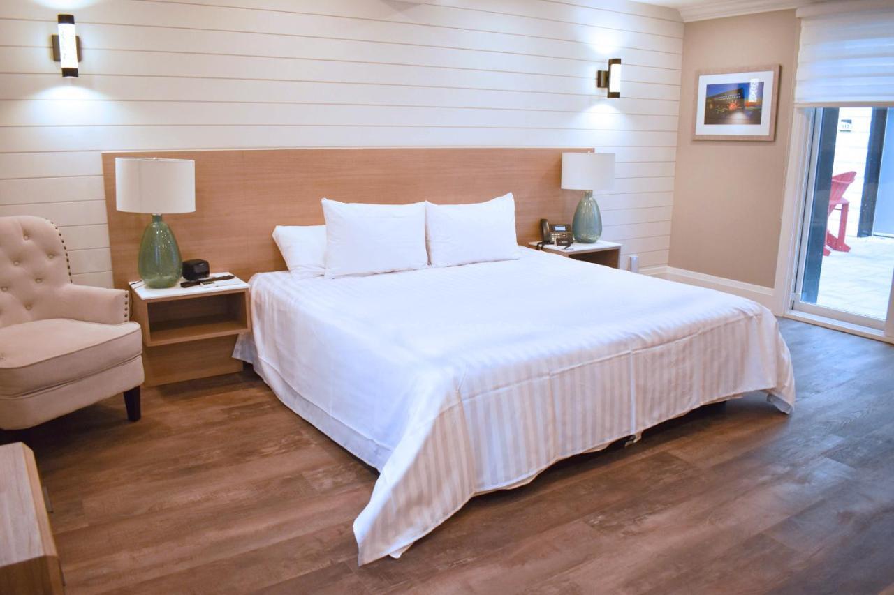 Colonial Hotel & Suites Grand Bend Bagian luar foto