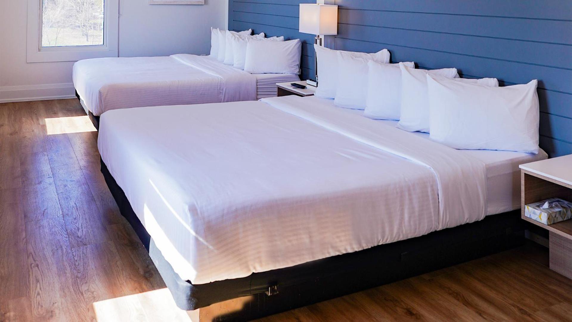 Colonial Hotel & Suites Grand Bend Bagian luar foto
