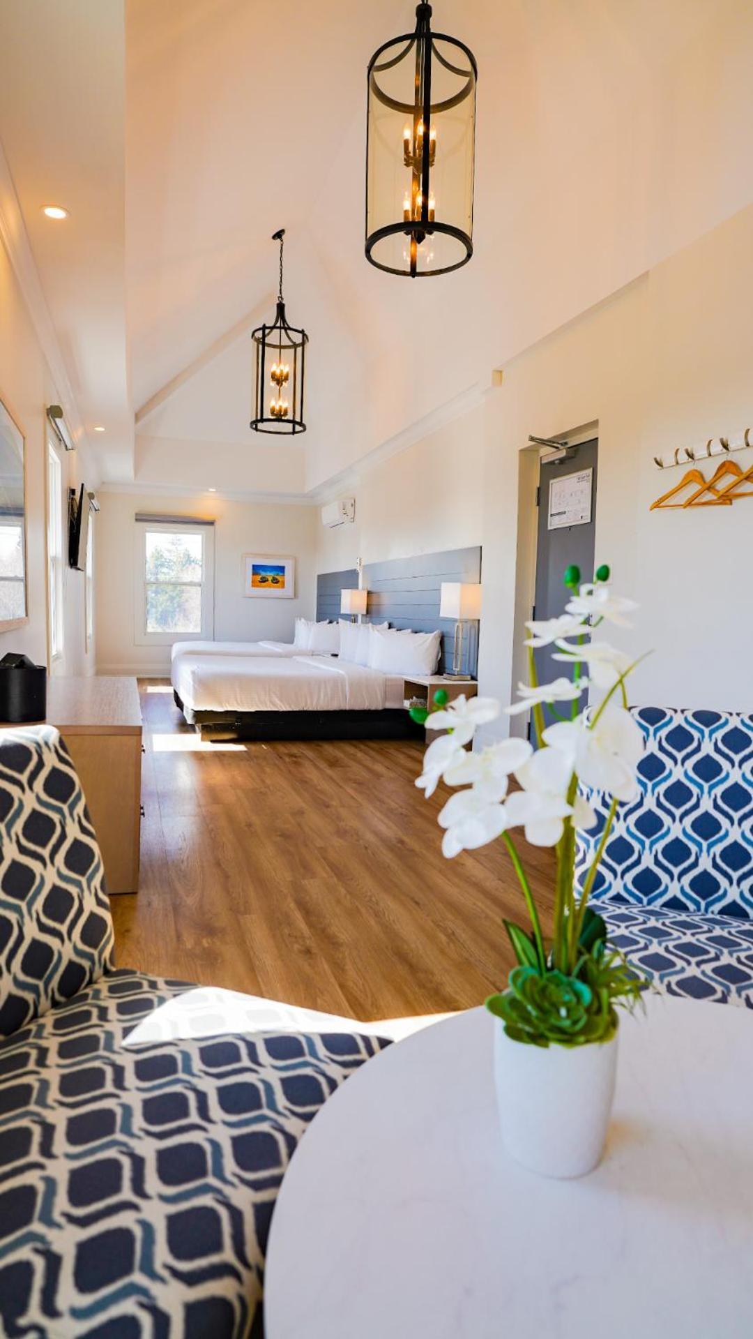 Colonial Hotel & Suites Grand Bend Bagian luar foto