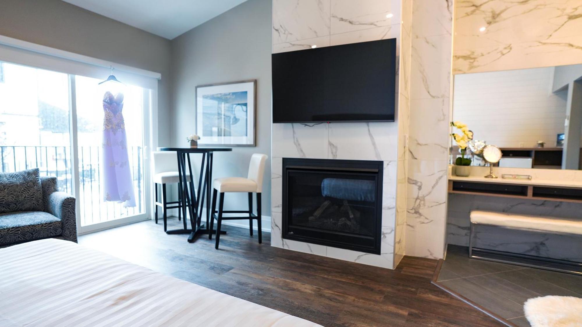 Colonial Hotel & Suites Grand Bend Bagian luar foto