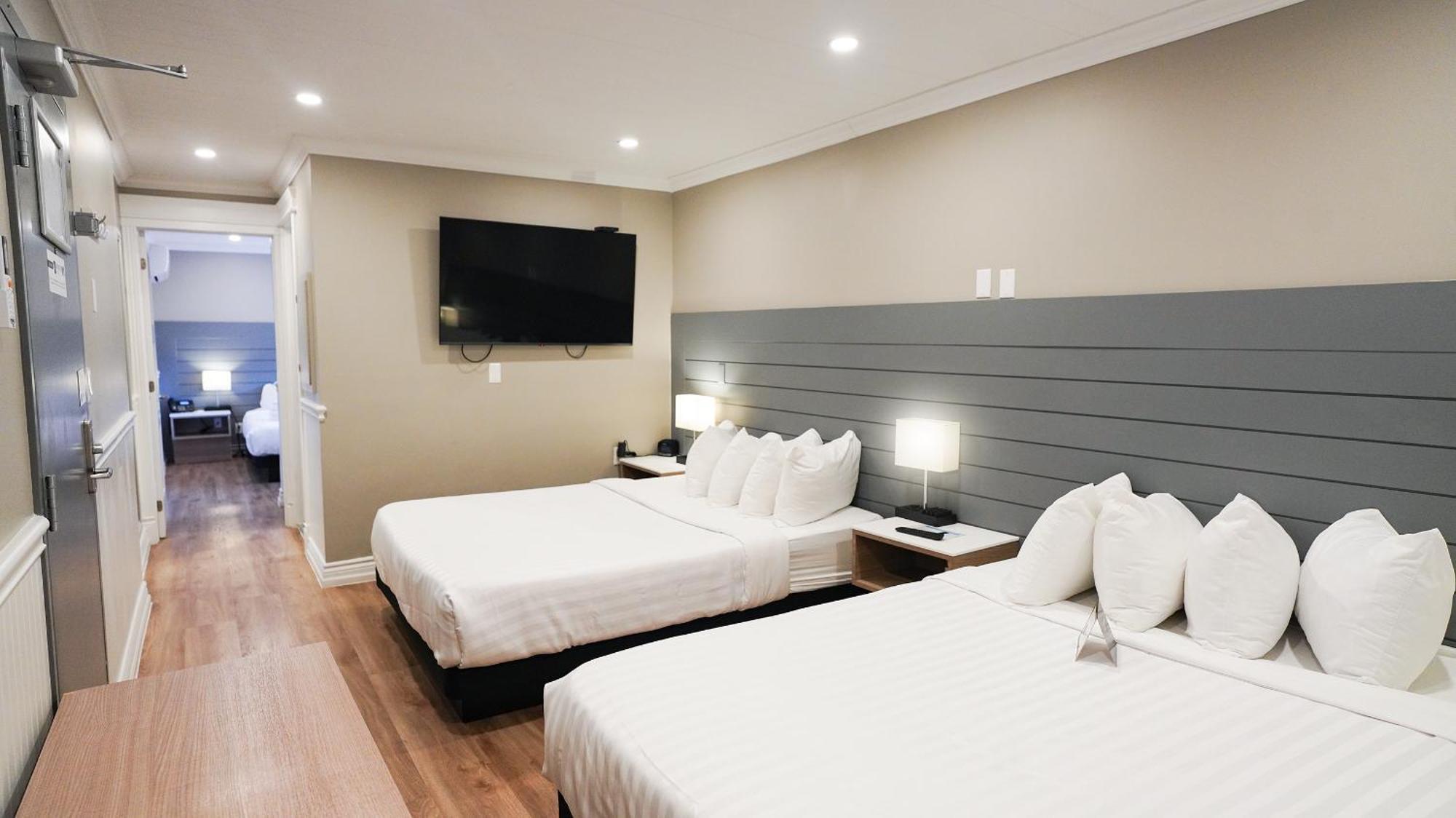 Colonial Hotel & Suites Grand Bend Bagian luar foto