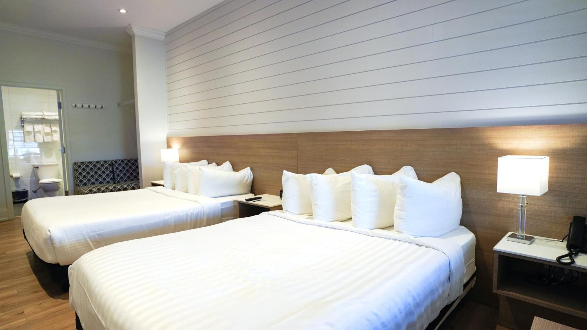 Colonial Hotel & Suites Grand Bend Bagian luar foto