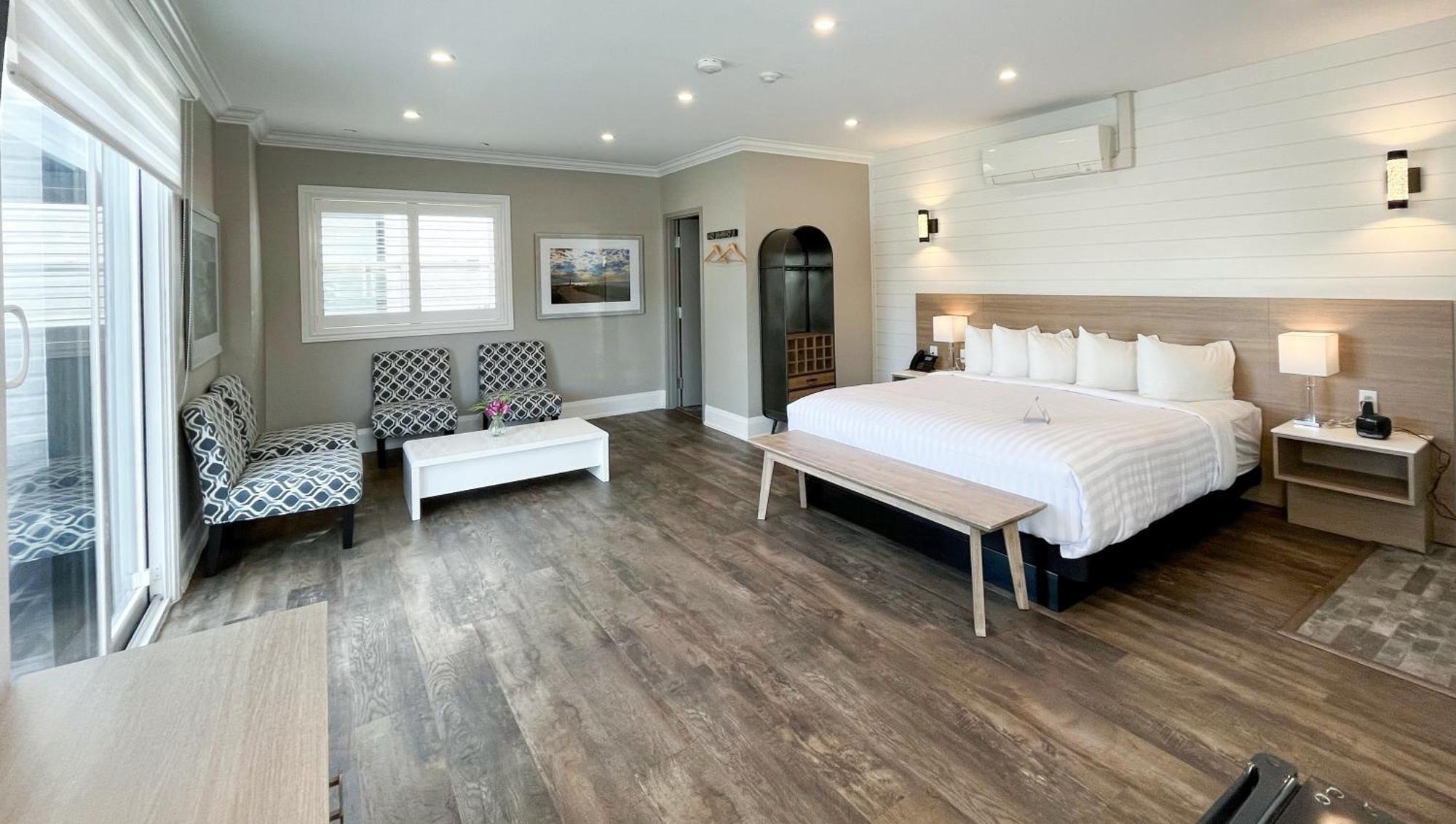 Colonial Hotel & Suites Grand Bend Bagian luar foto
