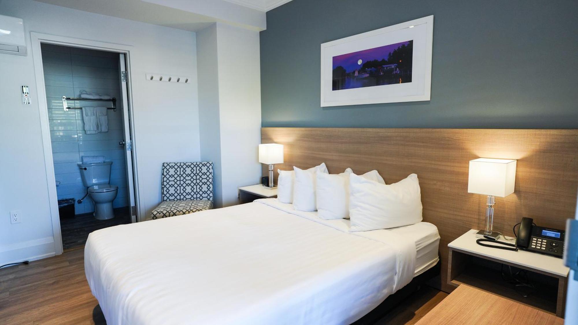 Colonial Hotel & Suites Grand Bend Bagian luar foto
