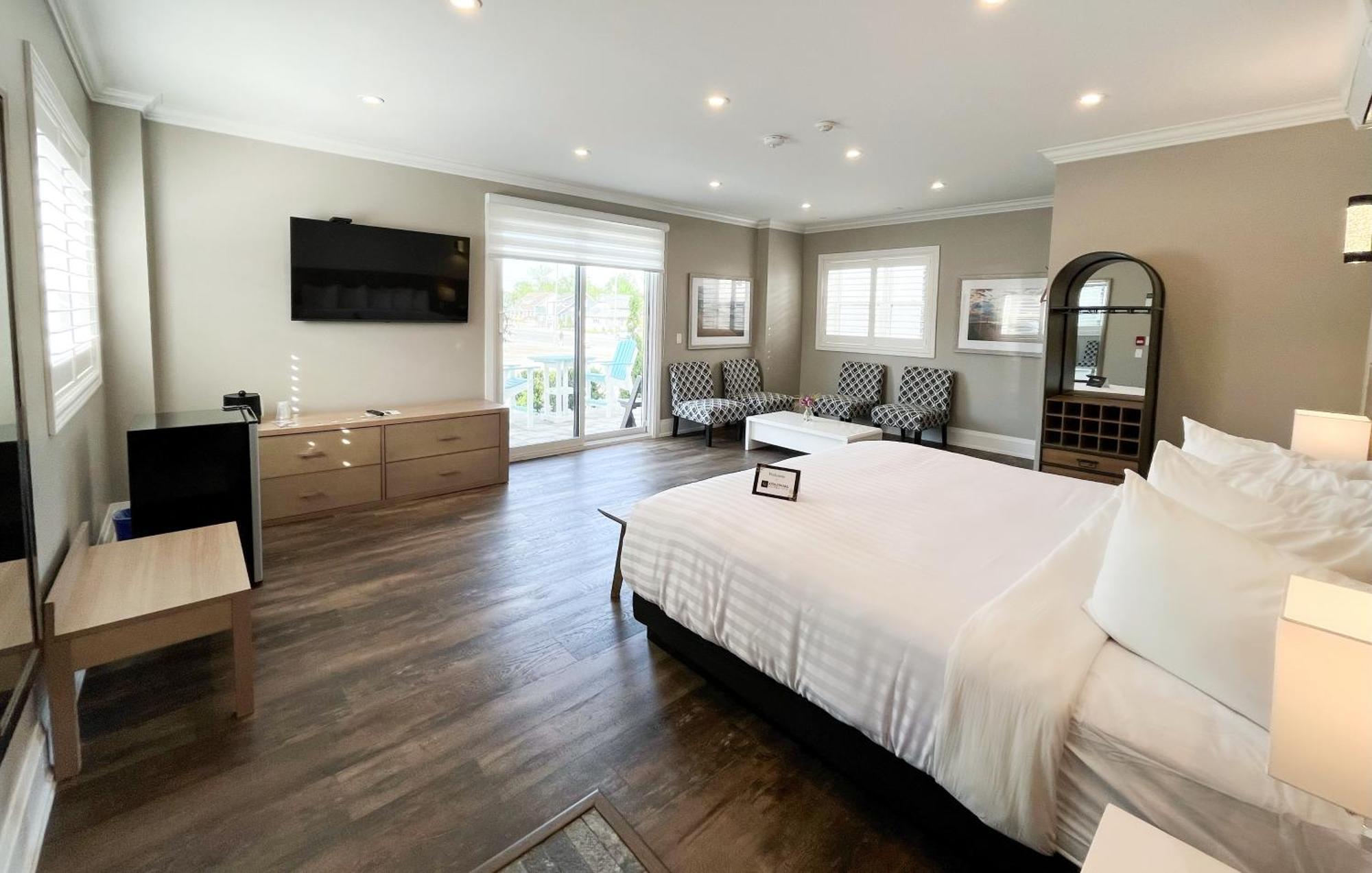Colonial Hotel & Suites Grand Bend Bagian luar foto