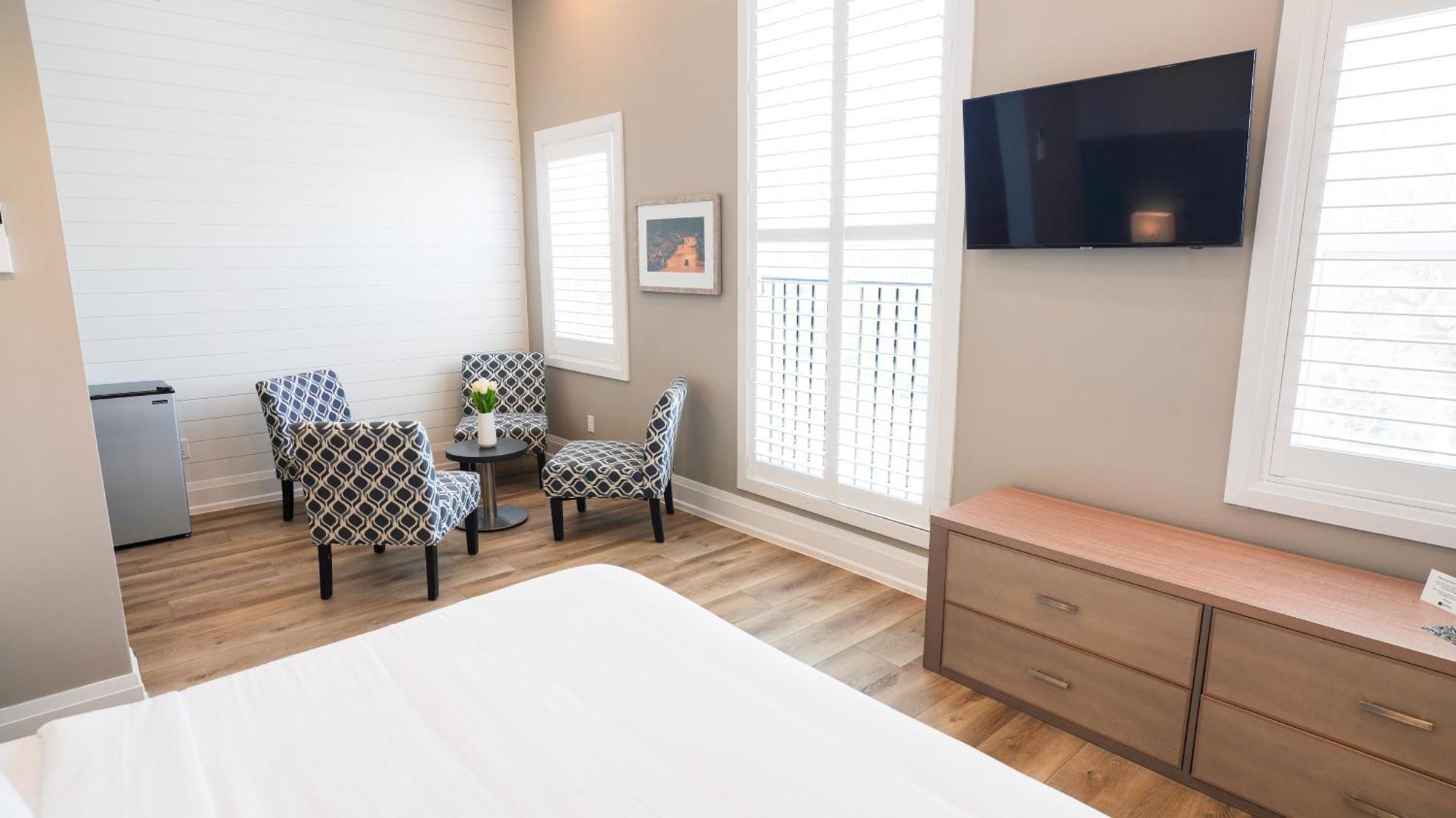 Colonial Hotel & Suites Grand Bend Bagian luar foto