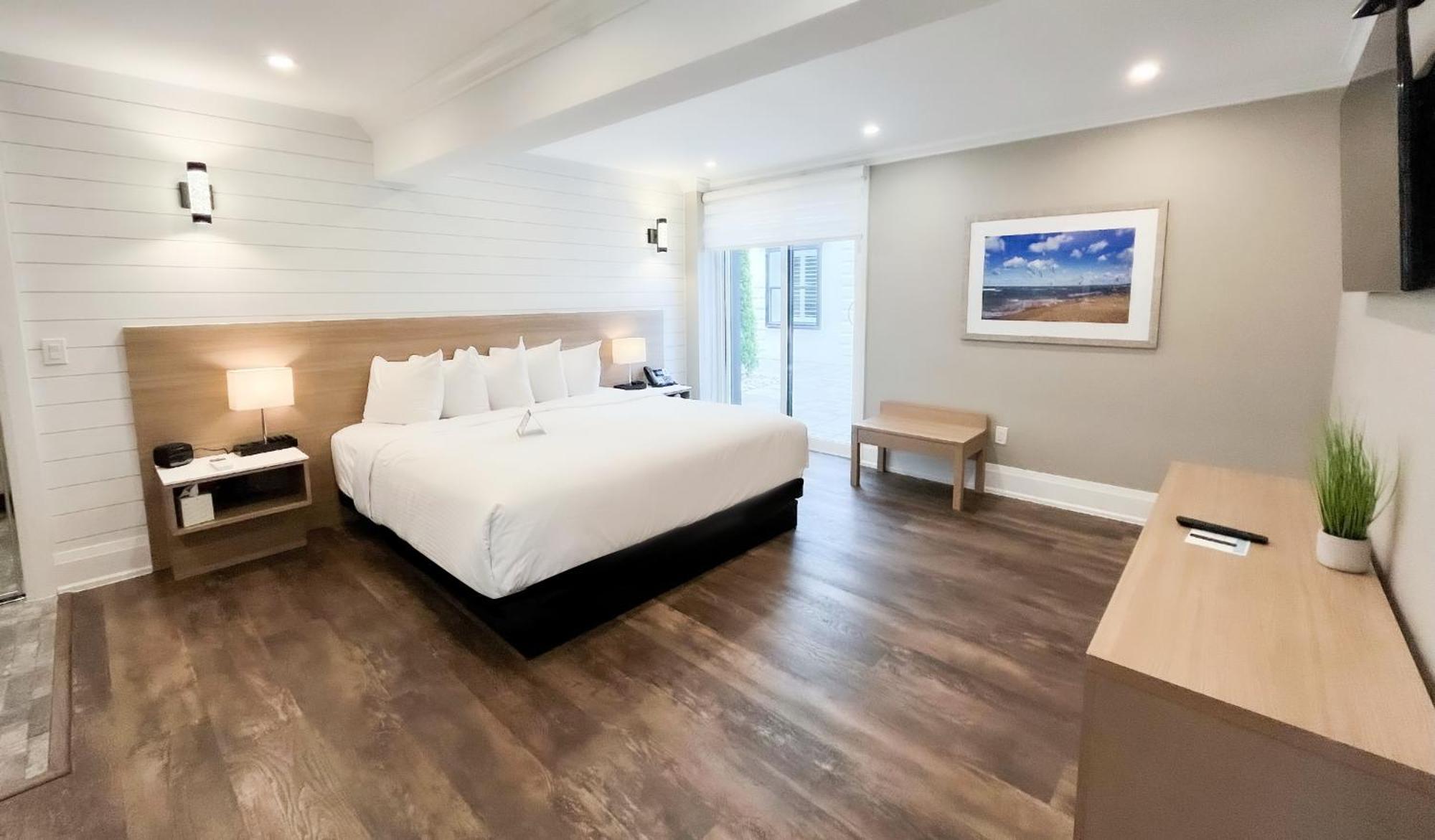 Colonial Hotel & Suites Grand Bend Bagian luar foto