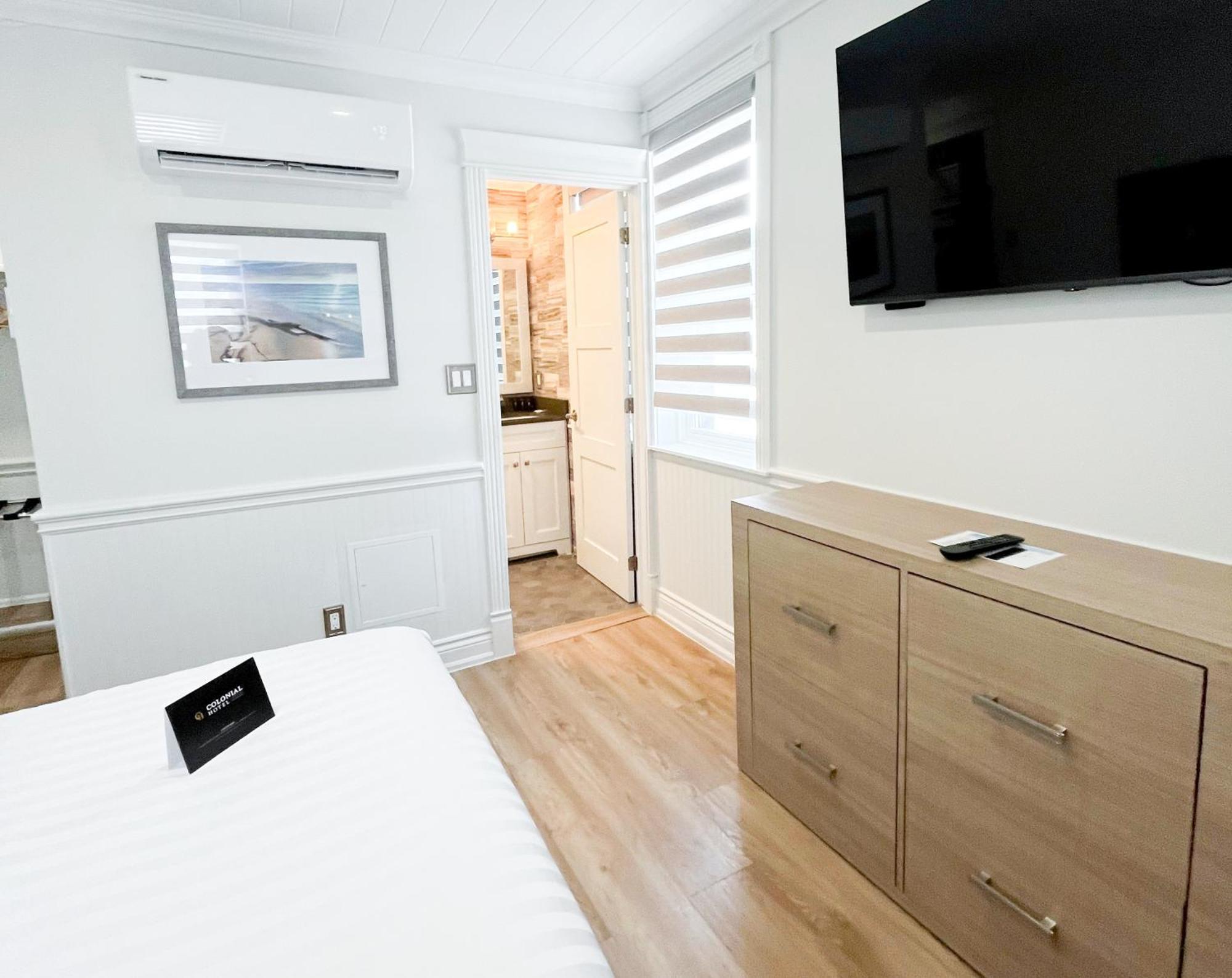 Colonial Hotel & Suites Grand Bend Bagian luar foto