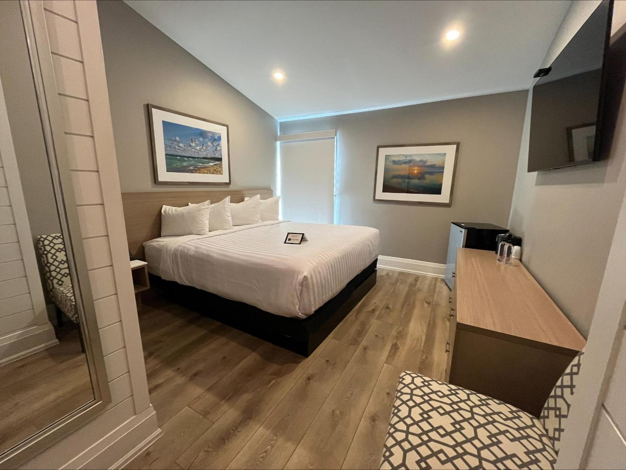 Colonial Hotel & Suites Grand Bend Bagian luar foto