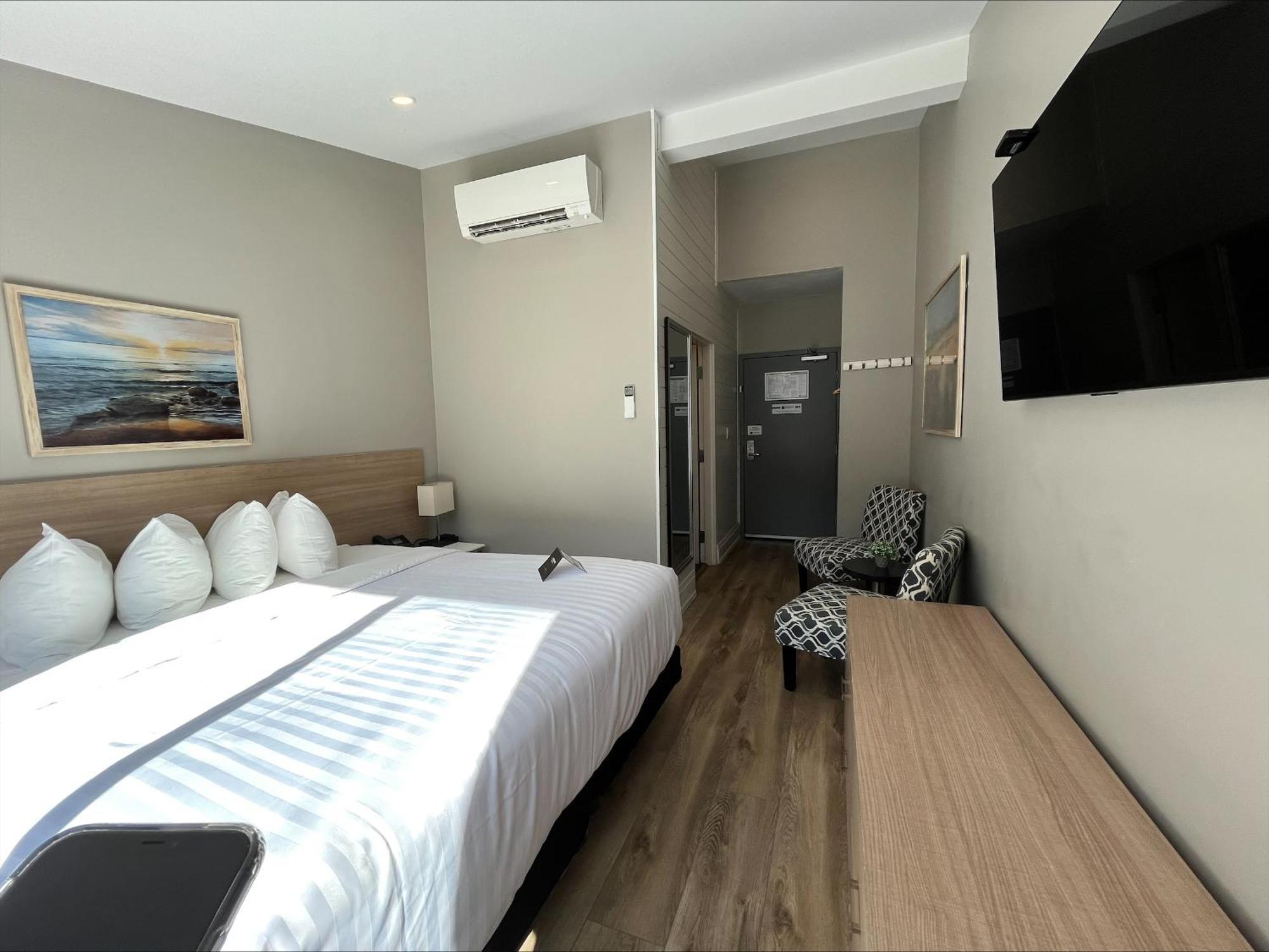 Colonial Hotel & Suites Grand Bend Bagian luar foto