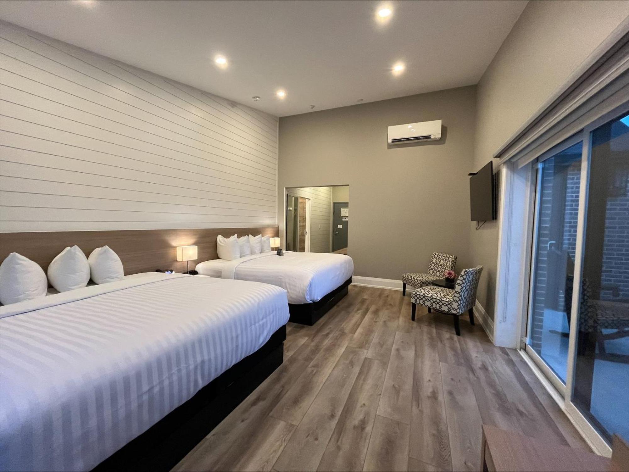 Colonial Hotel & Suites Grand Bend Bagian luar foto