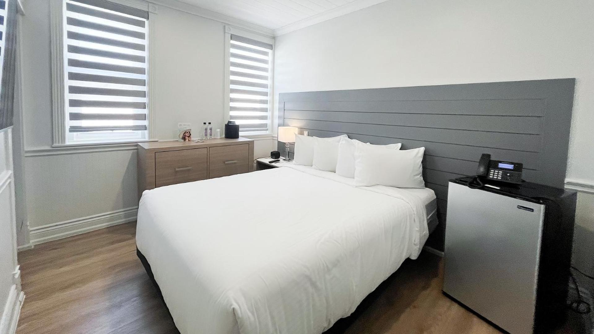 Colonial Hotel & Suites Grand Bend Bagian luar foto