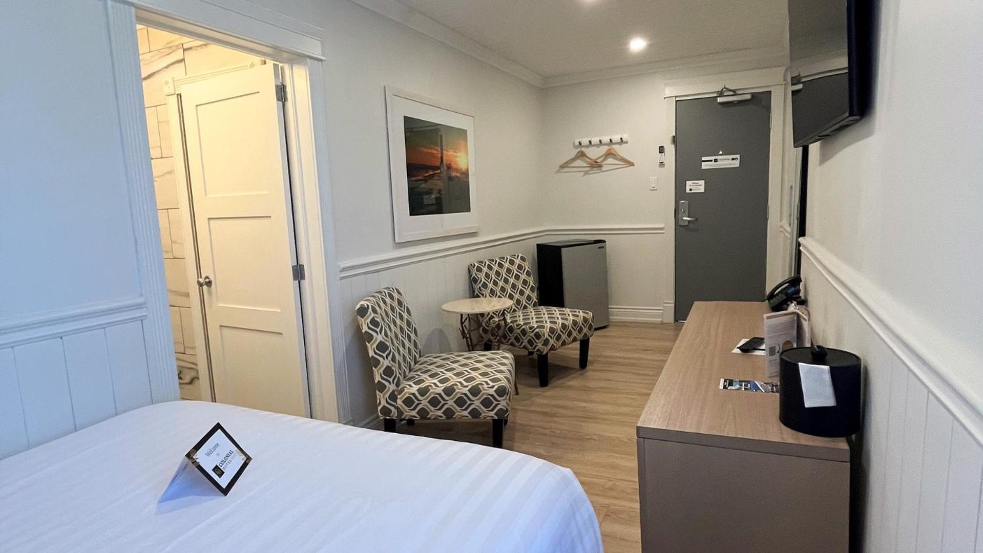 Colonial Hotel & Suites Grand Bend Bagian luar foto