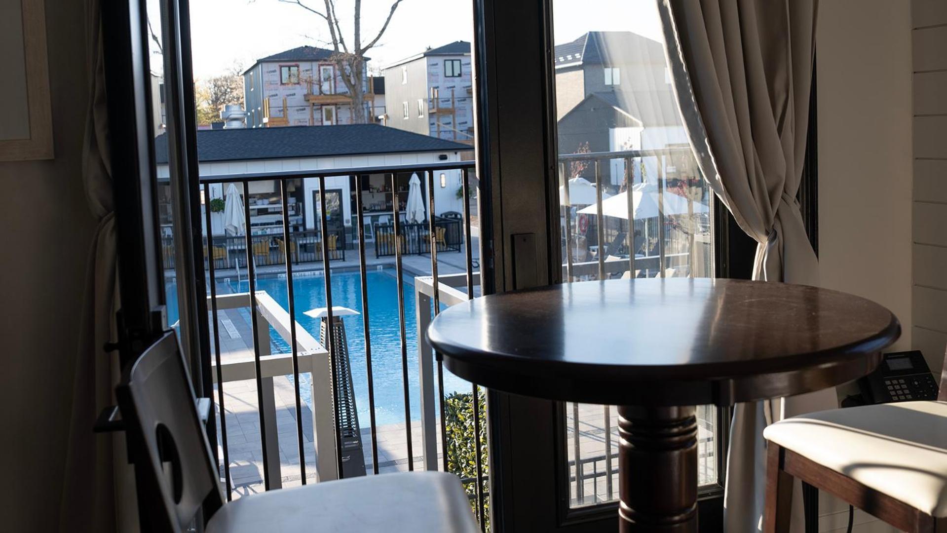 Colonial Hotel & Suites Grand Bend Bagian luar foto