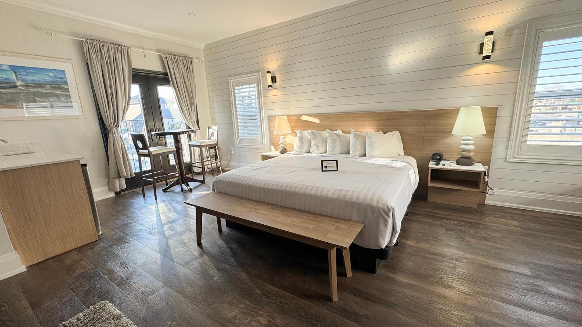 Colonial Hotel & Suites Grand Bend Bagian luar foto